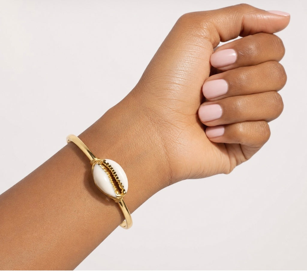 Bracelet jonc ethnique avec cauris